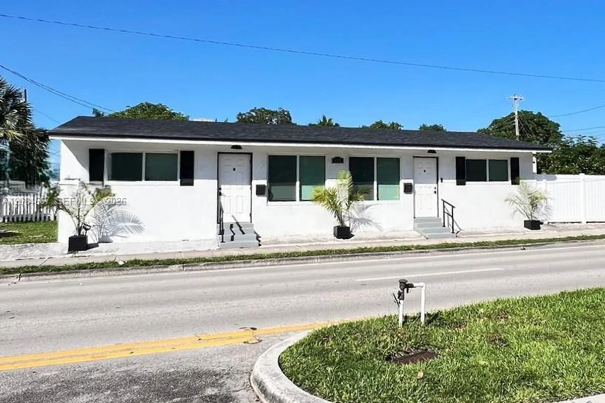 Home in Fort Lauderdale: photo 1 of 12