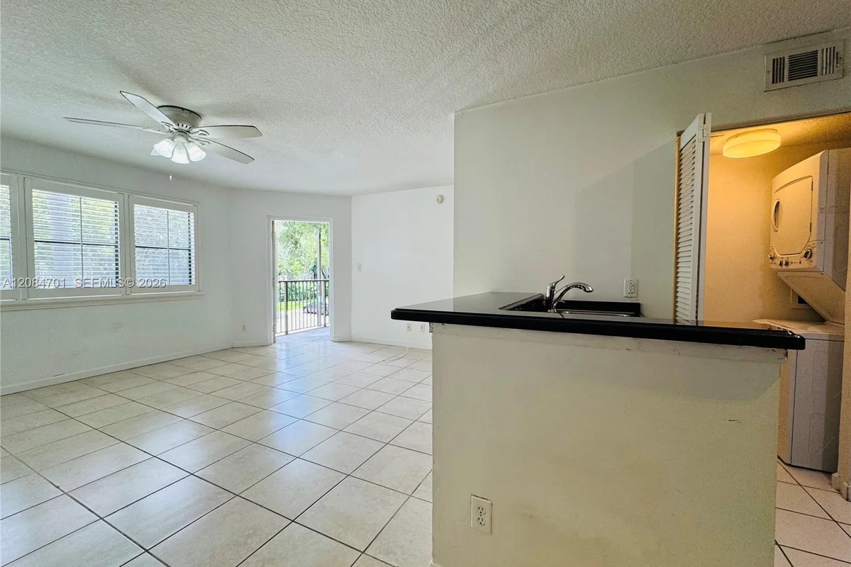 630 S Park Rd #29-3, Hollywood: photo 1 of 35