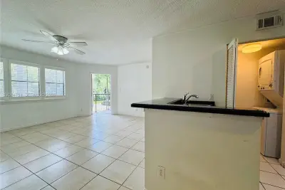 630 S Park Rd #29-3, Hollywood: photo 1 of 35