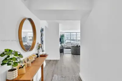 2780 NE 183rd St #302, Aventura: photo 1 of 36