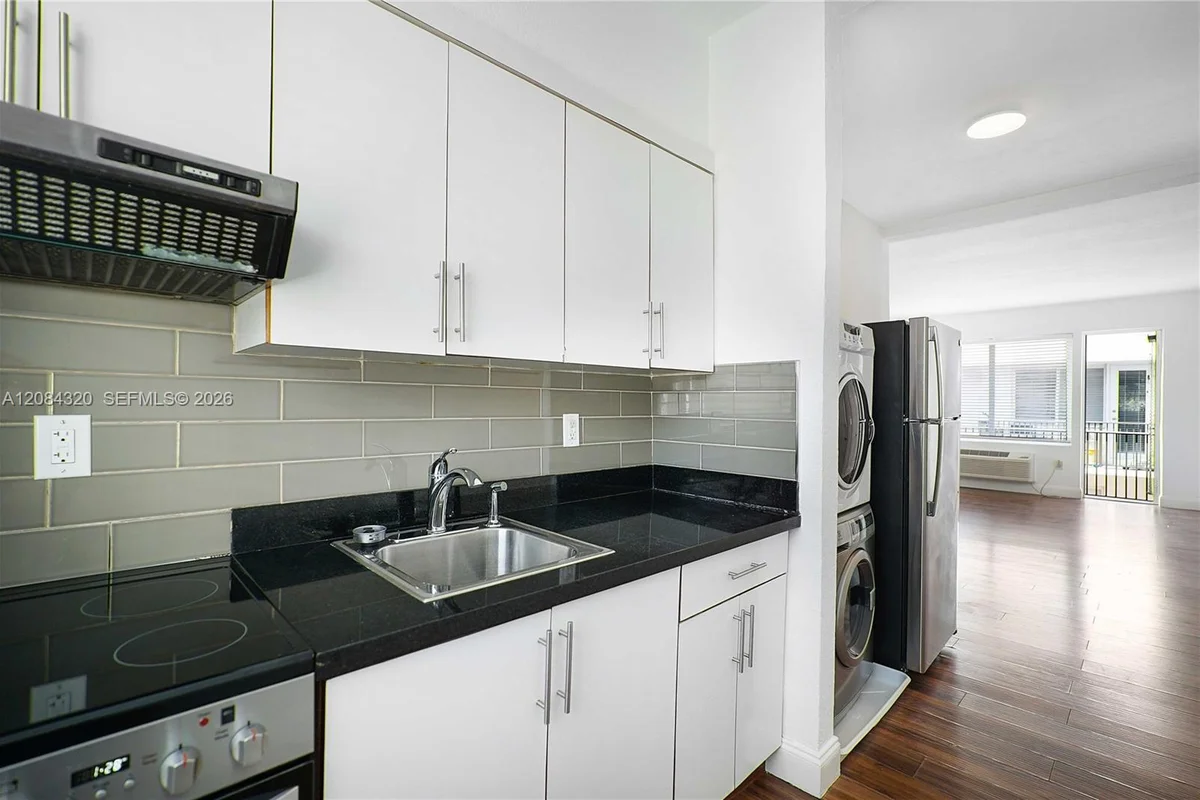 320 80th St #14, Miami Beach: photo 1 of 21
