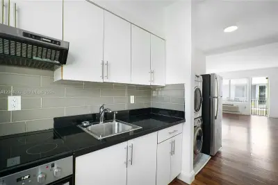 320 80th St #14, Miami Beach: photo 1 of 21