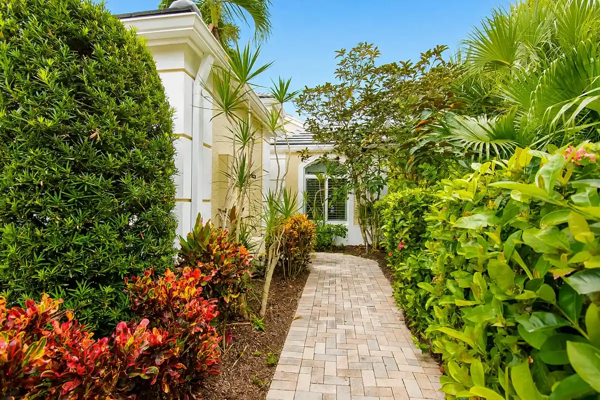 16053 Villa Vizcaya Pl, Delray Beach: photo 1 of 45