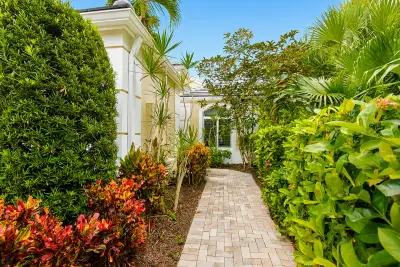 16053 Villa Vizcaya Pl, Delray Beach: photo 1 of 45