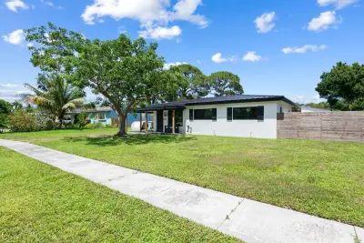 1032 SW 1st Ter, Pompano Beach: photo 1 of 23