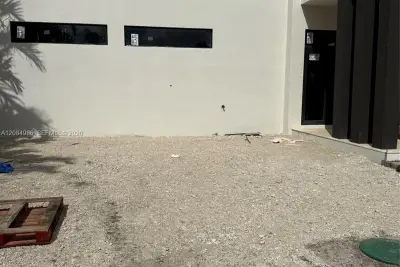 2920 SW 104th Ct, Miami: photo 1 of 3