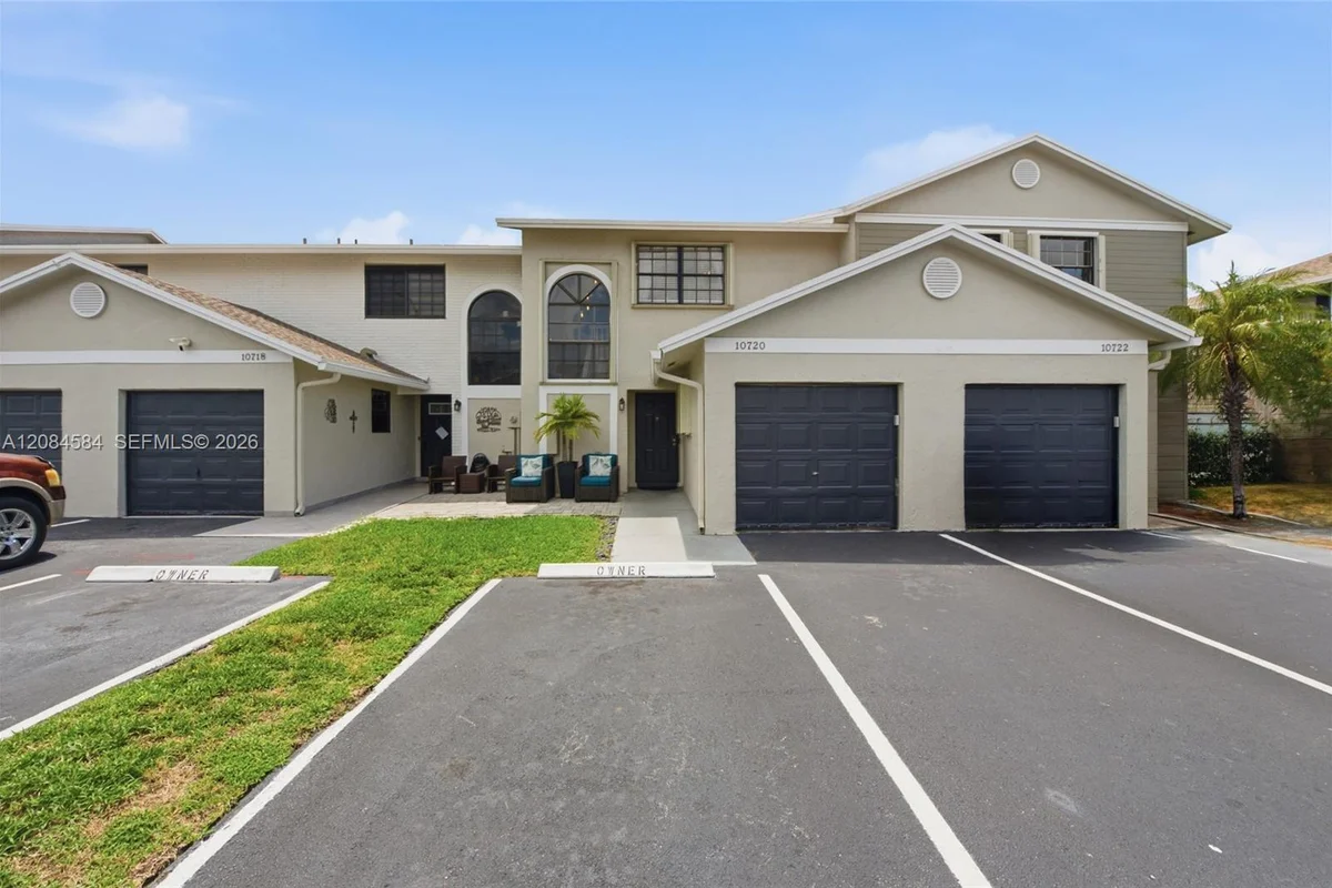 10720 NW 11th St, Pembroke Pines: photo 1 of 43