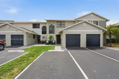 10720 NW 11th St, Pembroke Pines: photo 1 of 43