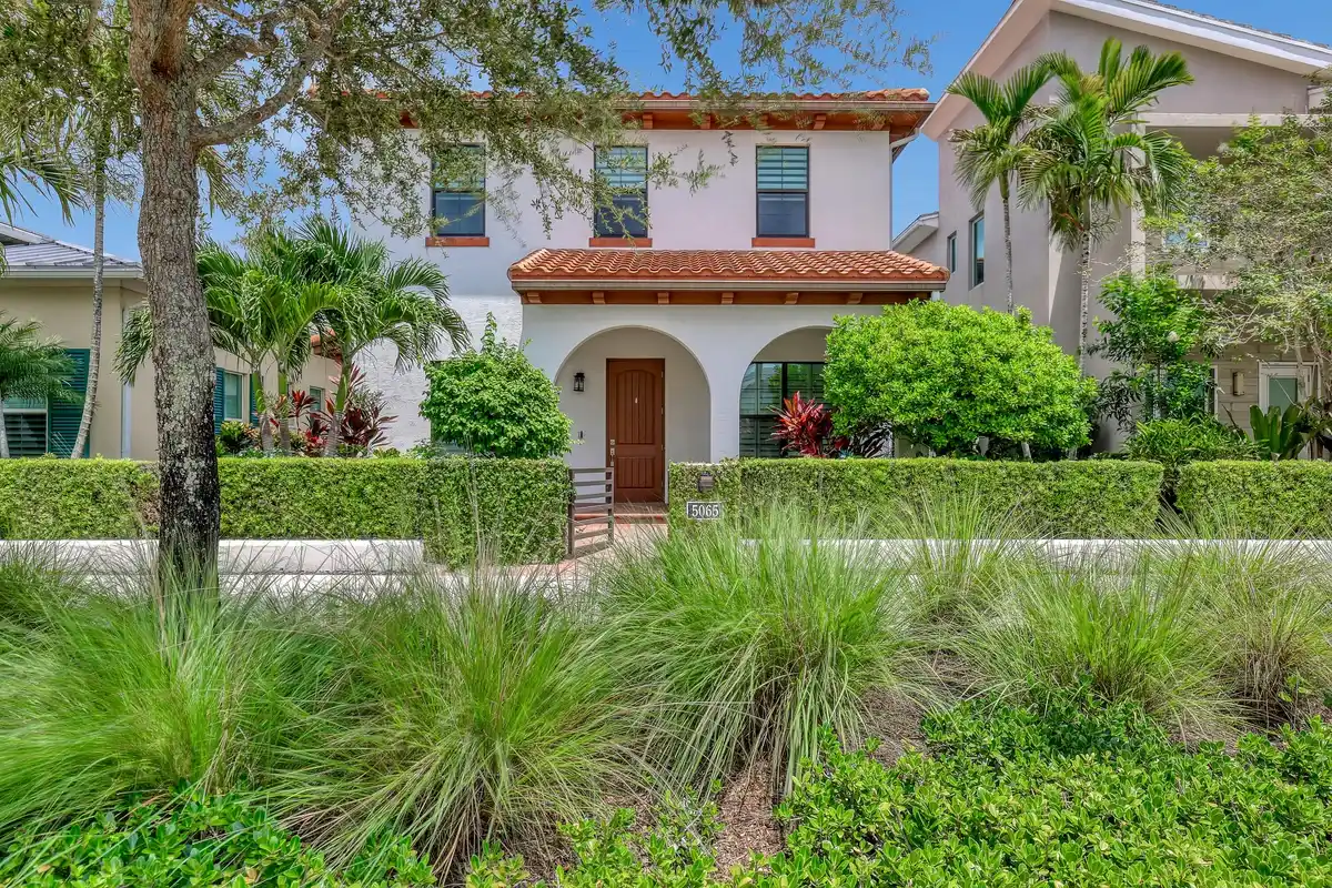 5065 Grandiflora Rd, Palm Beach Gardens: photo 1 of 45