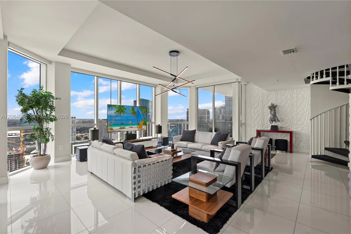 244 Biscayne Blvd #PH4908, Miami: photo 1 of 44