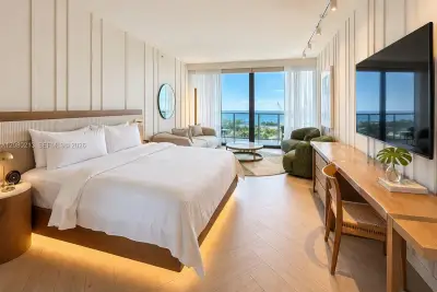 2201 Collins Ave #807, Miami Beach: photo 1 of 10