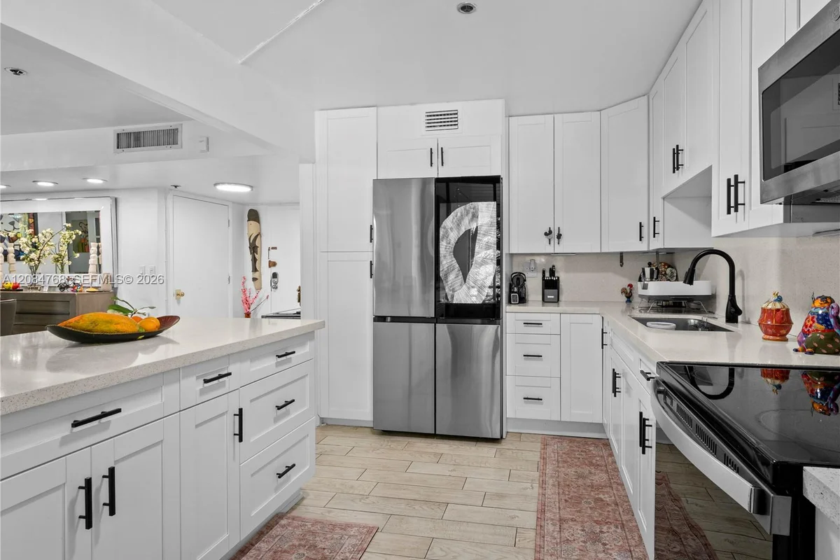 671 NE 195th St #329E, Miami: photo 1 of 60