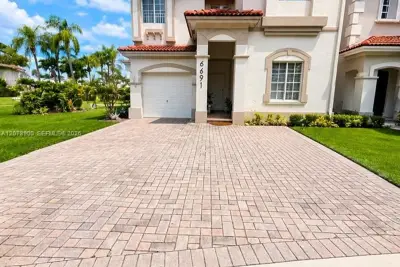 6691 NW 107th Ct, Doral: photo 1 of 34