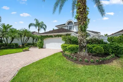 2467 Muir Cir, Wellington: photo 1 of 29