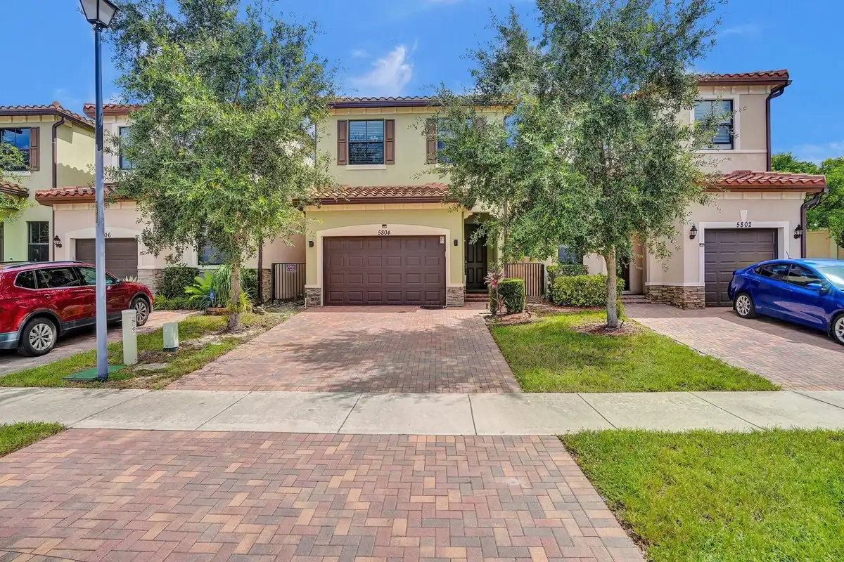 5804 NW 46th Ln, Tamarac: photo 1 of 37