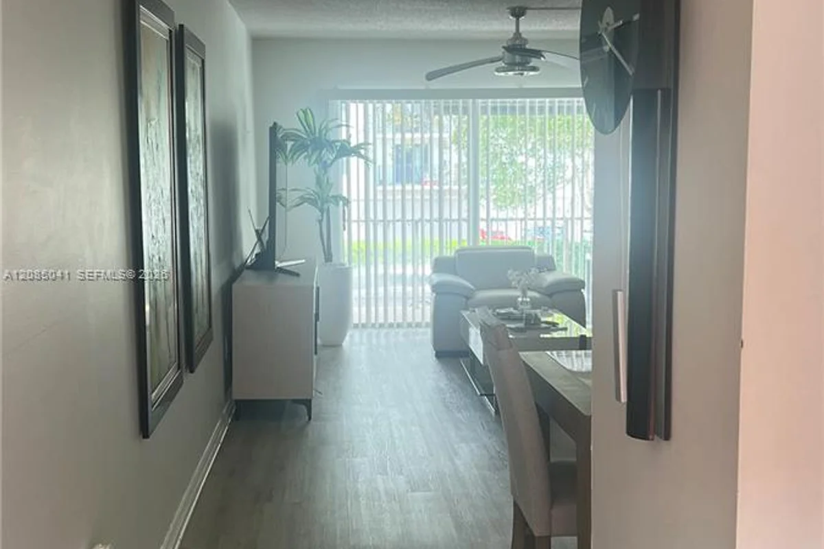 1480 W 46th St #210, Hialeah: photo 1 of 16