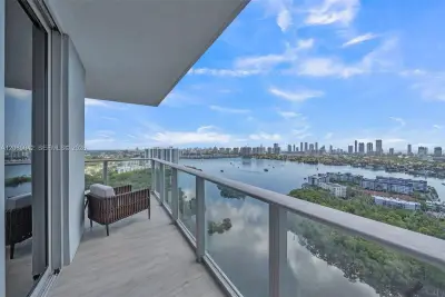 16385 Biscayne Blvd #2707, North Miami Beach: photo 1 of 31