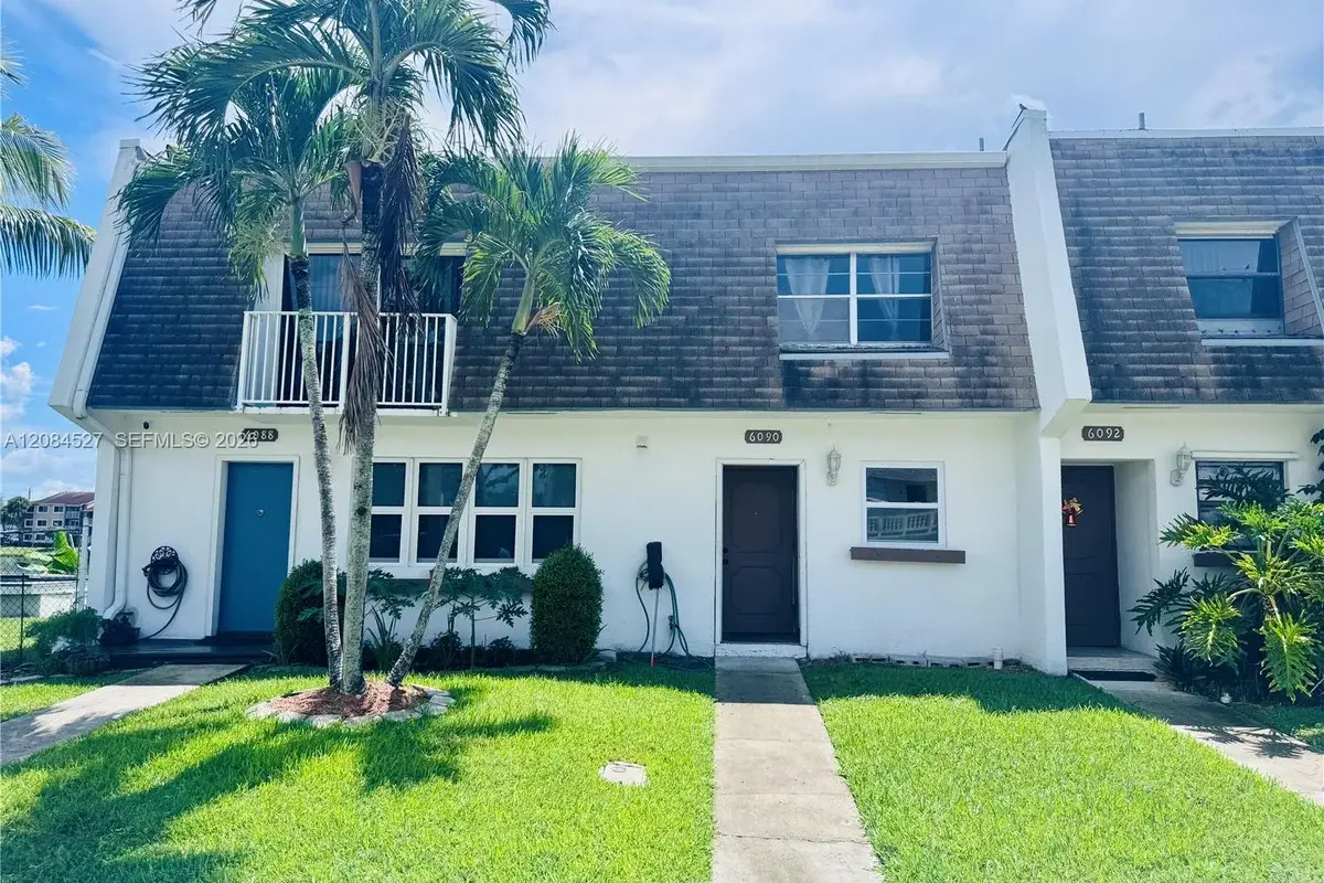6090 SW 41st St #19, Davie: photo 1 of 26
