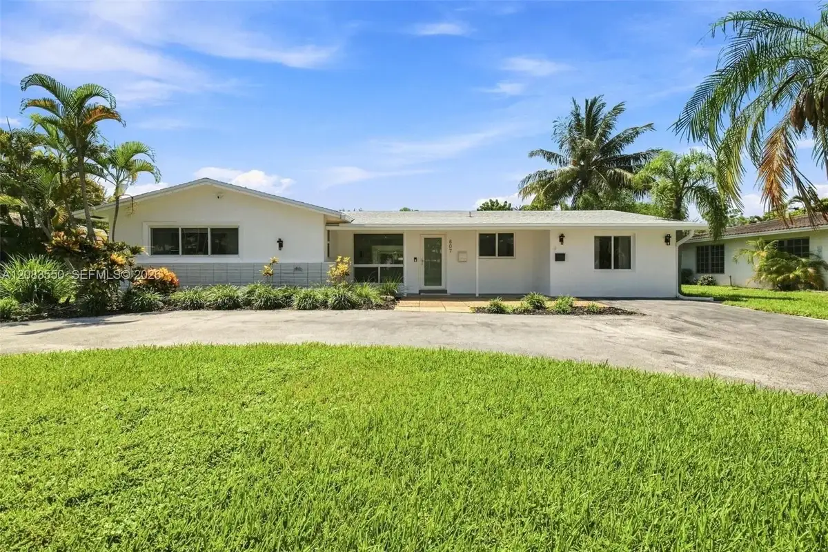 807 SE 9th Ter, Deerfield Beach: photo 1 of 25