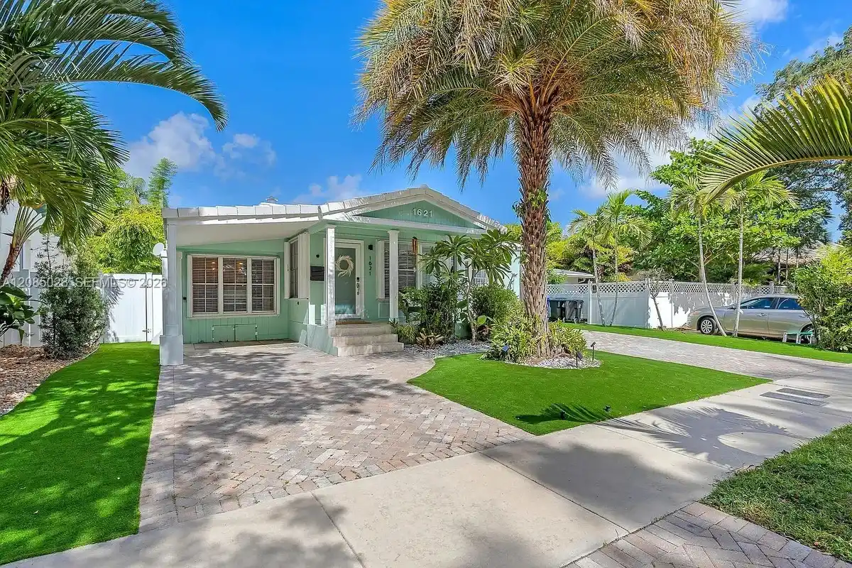 1621 NE 3rd Ct, Fort Lauderdale: photo 1 of 26