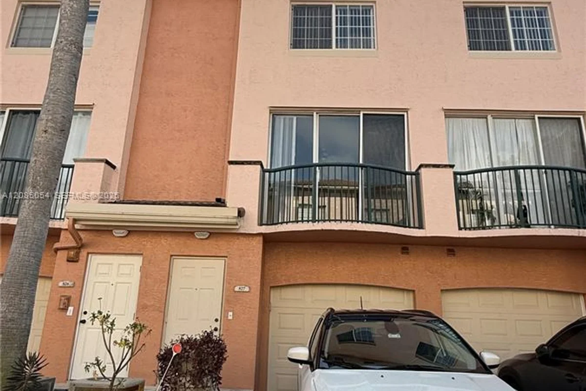 2107 SE 10th Ave #827, Fort Lauderdale: photo 1 of 32