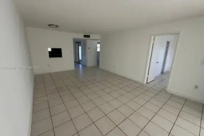 8600 Sunrise Lakes Blvd #211, Sunrise: photo 1 of 15