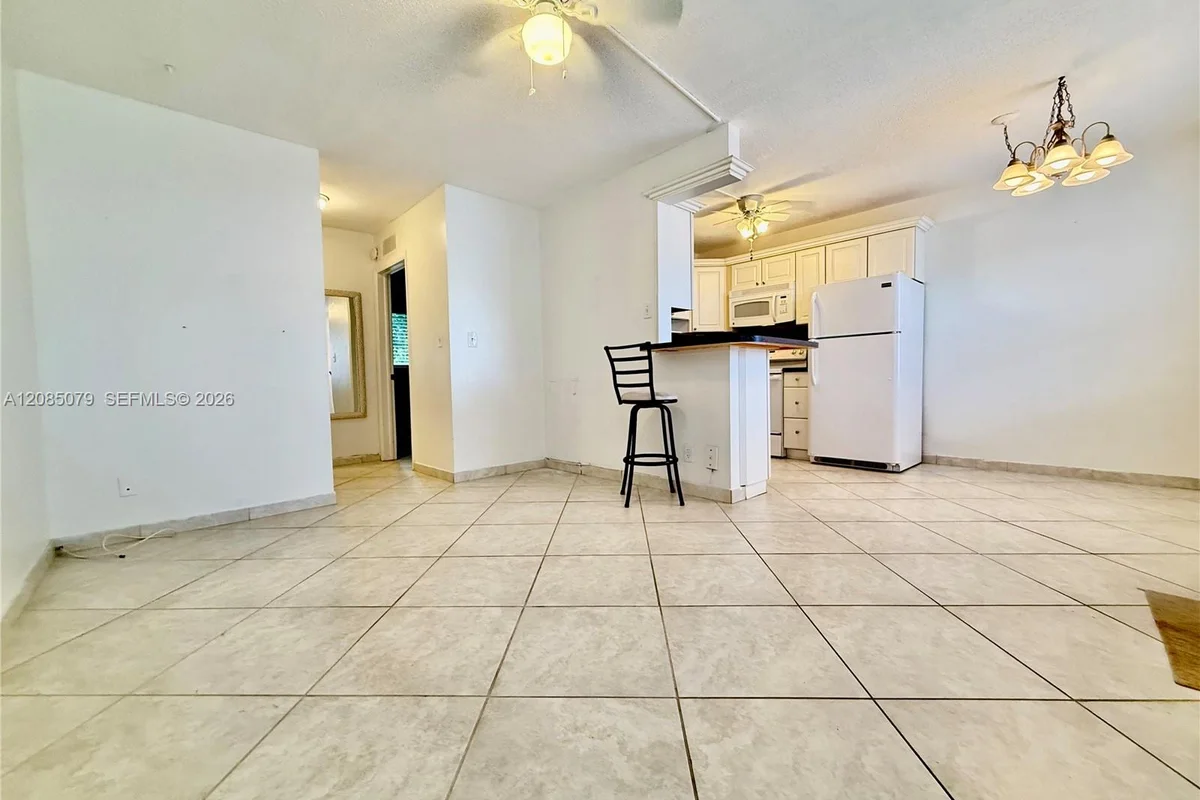 22 SE 3rd Ter #7, Dania Beach: photo 1 of 11