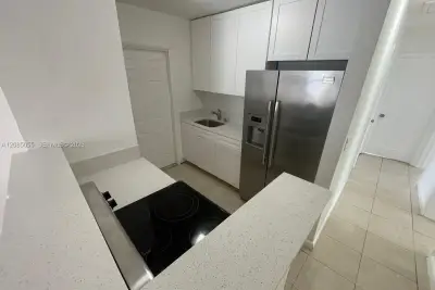 1685 NW 131 St, Miami: photo 1 of 18