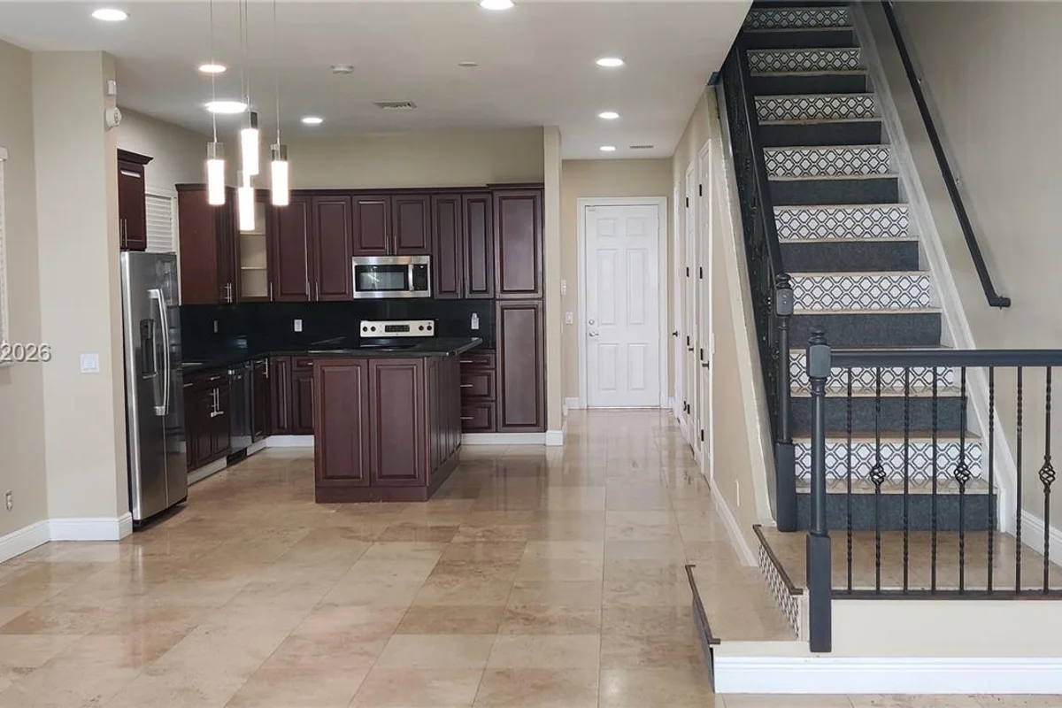 1225 NE 11th Ave, Fort Lauderdale: photo 1 of 12