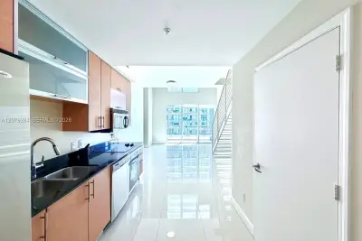60 SW 13th St #1808, Miami: photo 1 of 14