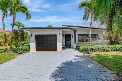 231 SE 3rd Ave, Delray Beach: photo 1 of 28