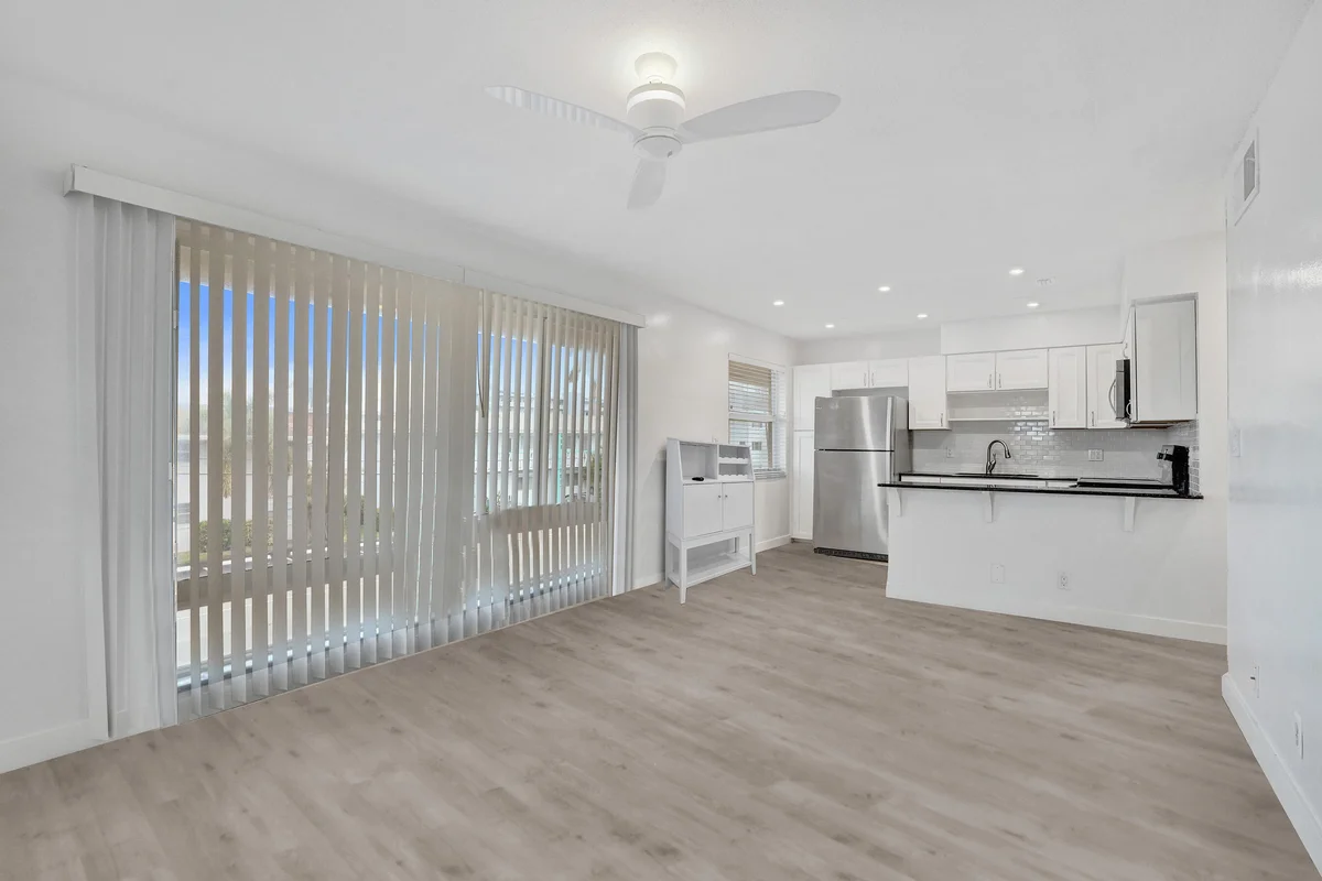 2862 NE 32nd St #13, Fort Lauderdale: photo 1 of 24
