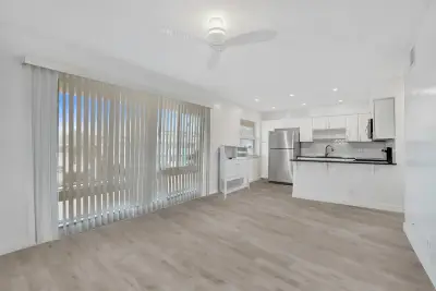 2862 NE 32nd St #13, Fort Lauderdale: photo 1 of 24