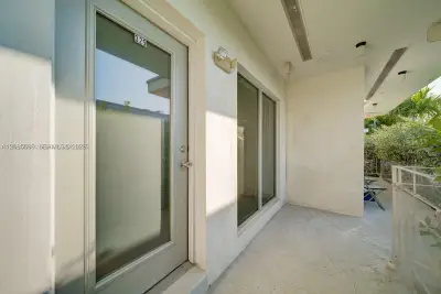 1568 Pennsylvania #325, Miami Beach: photo 1 of 17