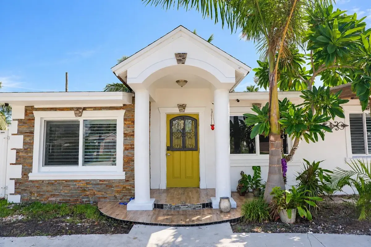 2574 NE 14th Ter, Pompano Beach: photo 1 of 17