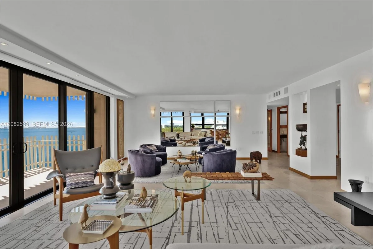 2 Grove Isle Dr #B1709, Miami: photo 1 of 17