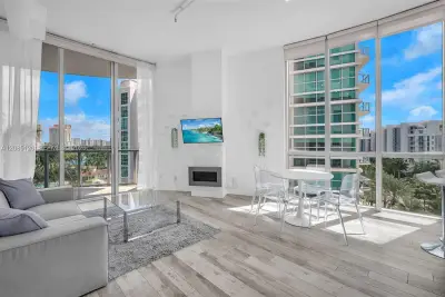3029 NE 188th St #725, Aventura: photo 1 of 39