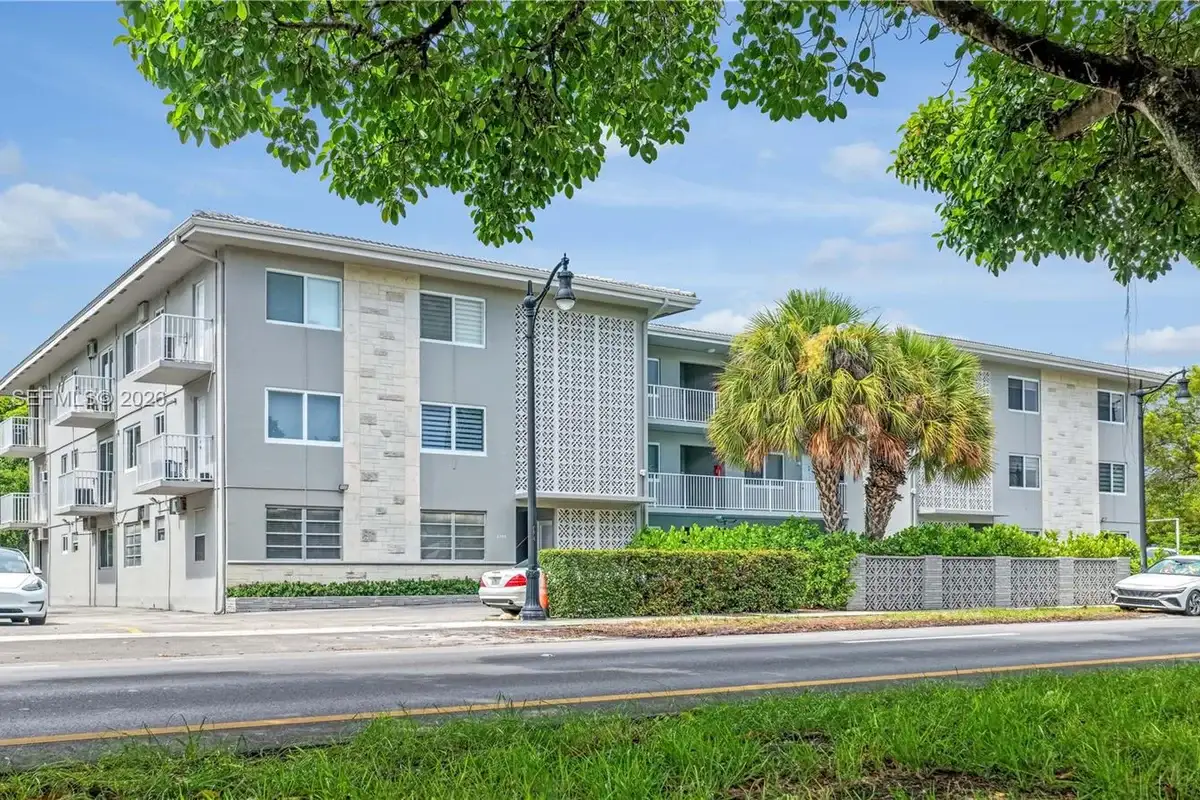 2300 SW 3rd Ave #12A, Miami: photo 1 of 12