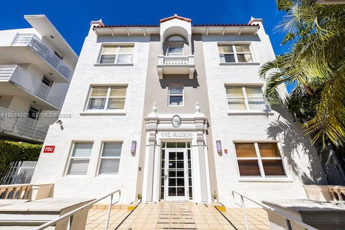 1542 Drexel Ave #302, Miami Beach: photo 1 of 14