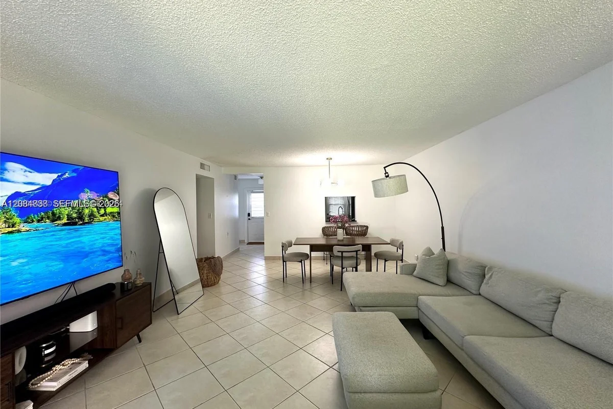 620 NE 12th Ave #102, Hallandale Beach: photo 1 of 21