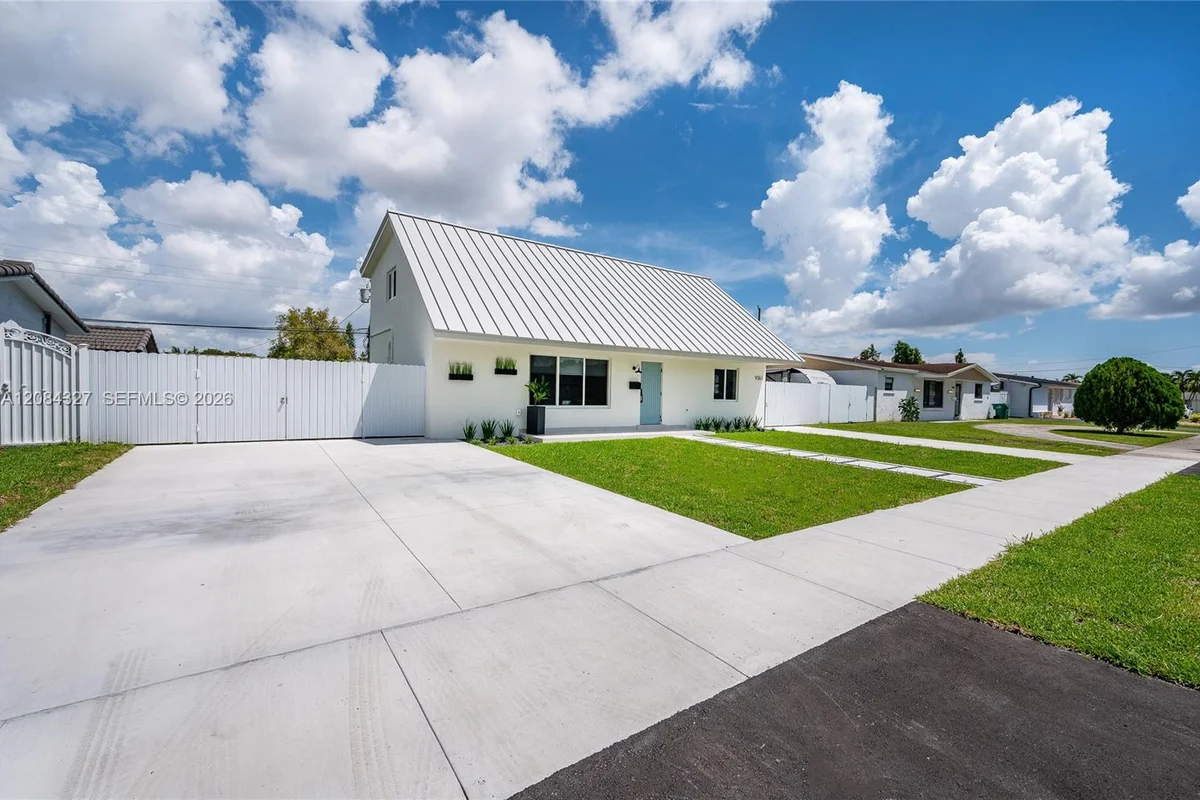 9361 SW 27th St, Miami: photo 1 of 21