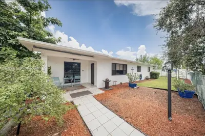 7605 W 6th Ave, Hialeah: photo 1 of 1