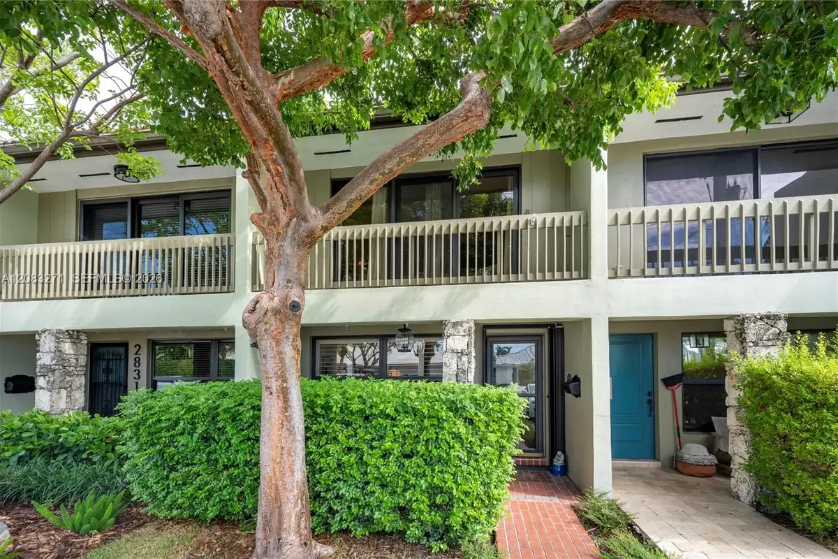 2835 NE 60th St, Fort Lauderdale: photo 1 of 33