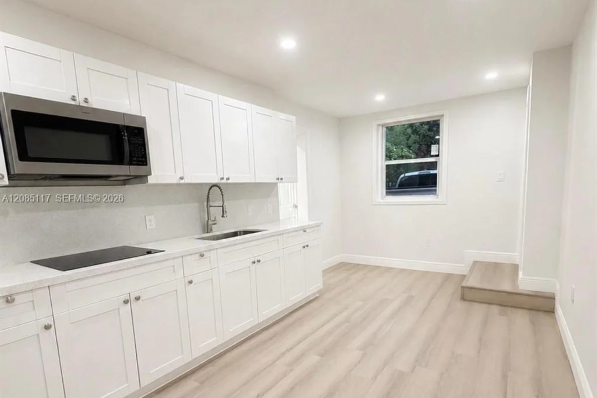 600 NW 108th St #2, Miami: photo 1 of 11