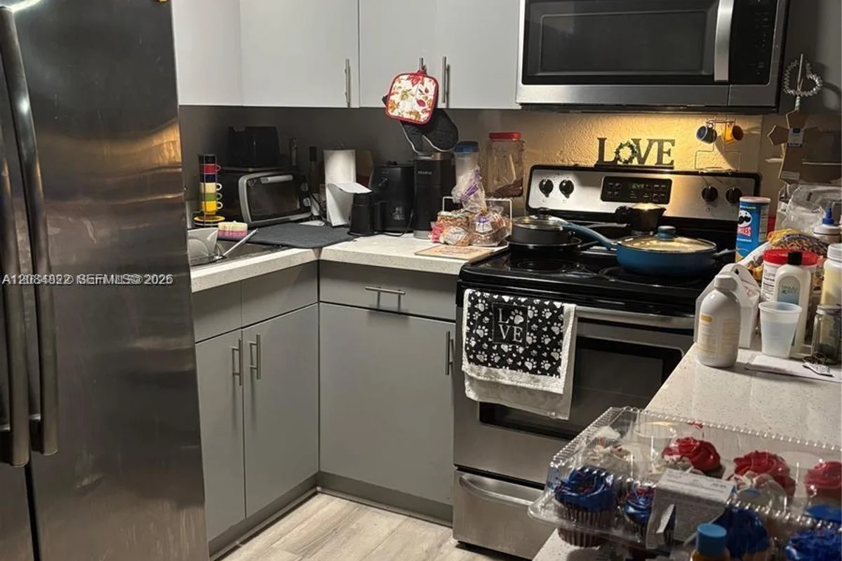 16450 NW 2nd Ave #109, Miami: photo 1 of 11