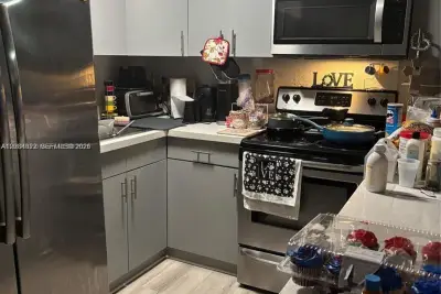 16450 NW 2nd Ave #109, Miami: photo 1 of 11