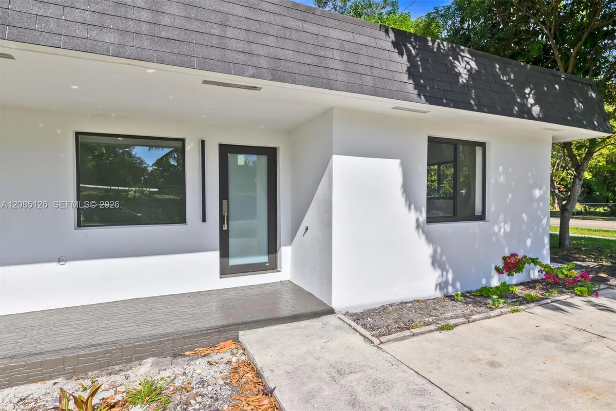 1597 NE 143rd St, North Miami: photo 1 of 28