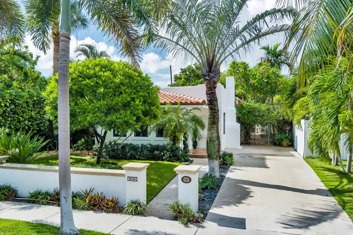 332 Pilgrim Rd, West Palm Beach: photo 1 of 40