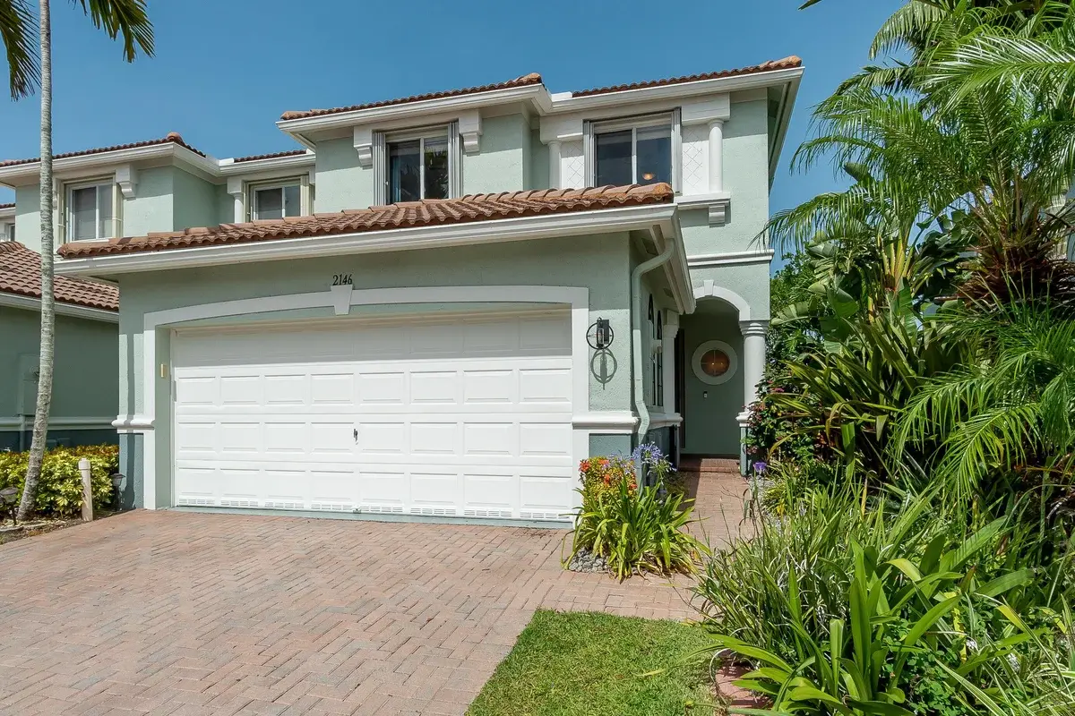 2146 Oakmont Dr, Riviera Beach: photo 1 of 20