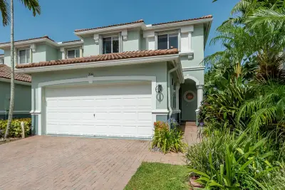 2146 Oakmont Dr, Riviera Beach: photo 1 of 20